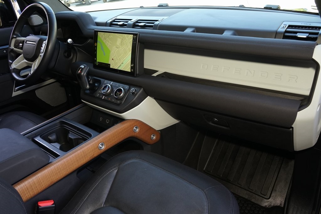 2023 Land Rover Defender 130 X-Dynamic SE AWD