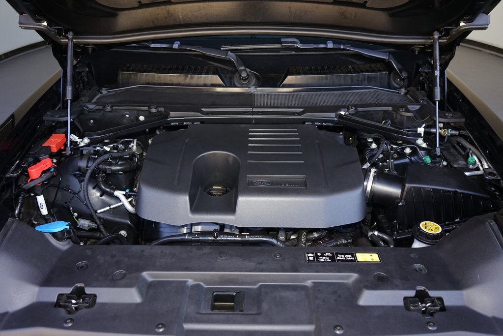 2023 Land Rover Defender 130 X-Dynamic SE AWD