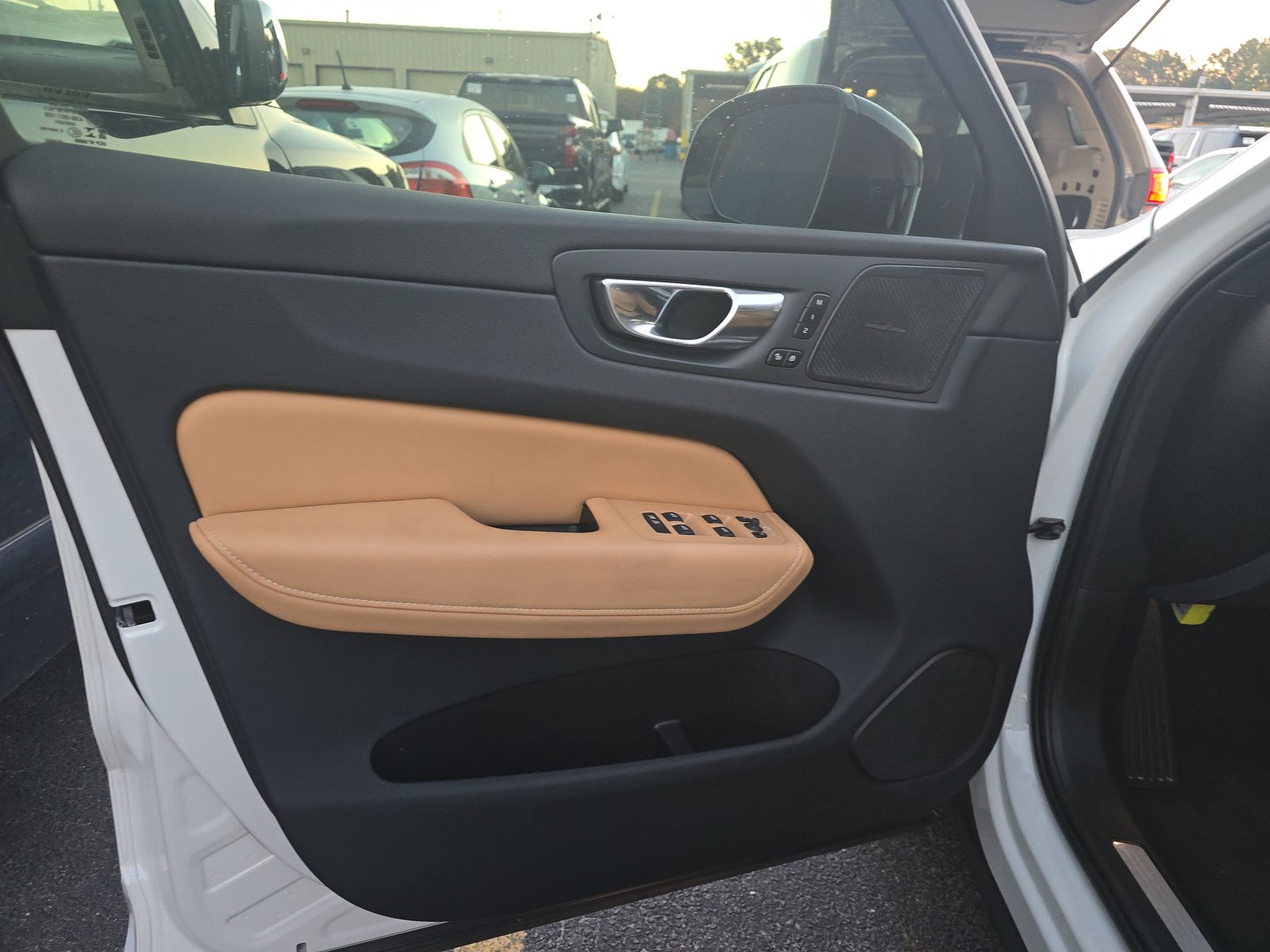 2023 Volvo XC60 B5 Ultimate AWD