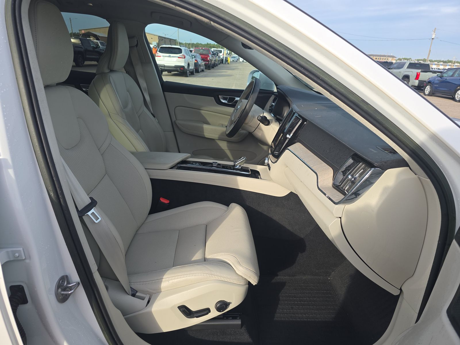 2022 Volvo XC60 B5 Inscription FWD