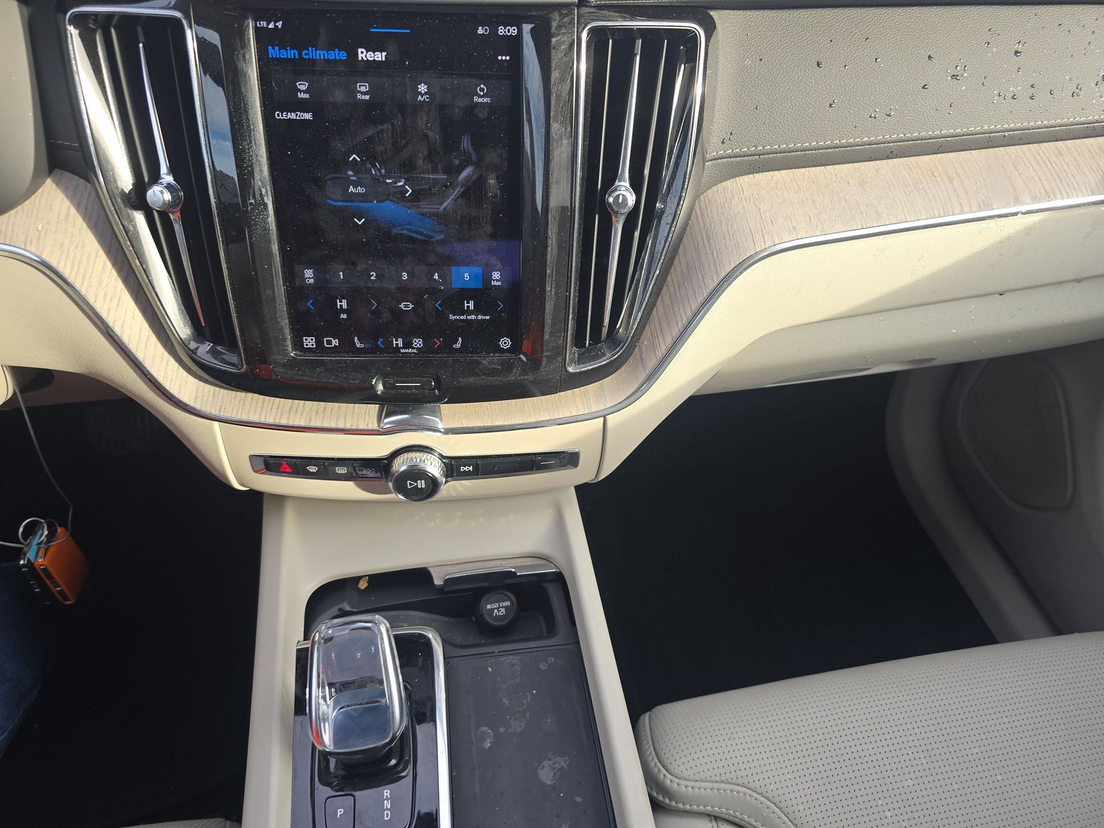 2022 Volvo XC60 B5 Inscription FWD