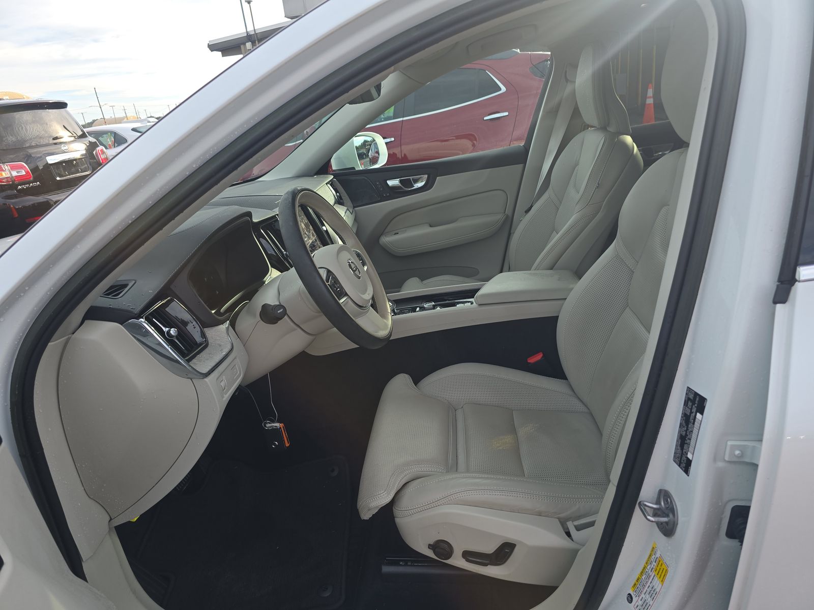 2022 Volvo XC60 B5 Inscription FWD