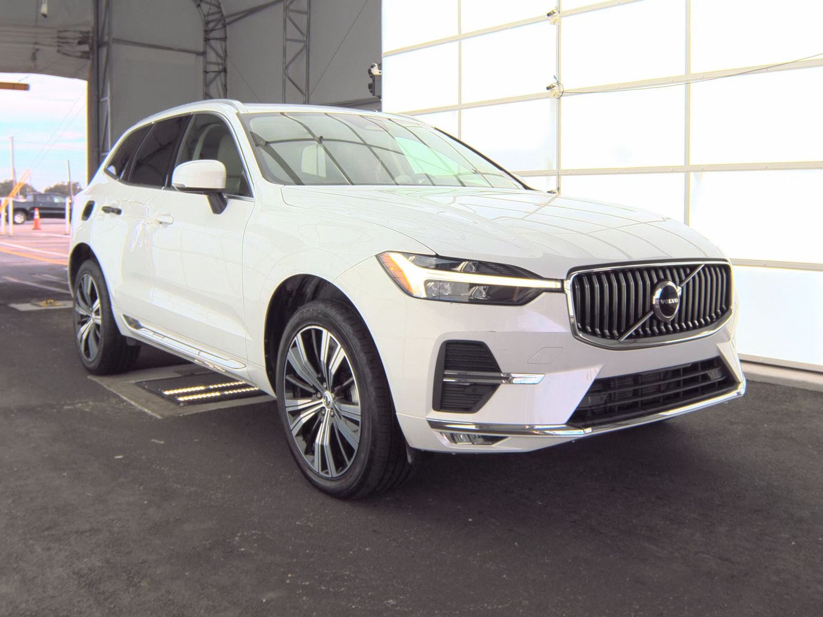 2022 Volvo XC60 B5 Inscription FWD