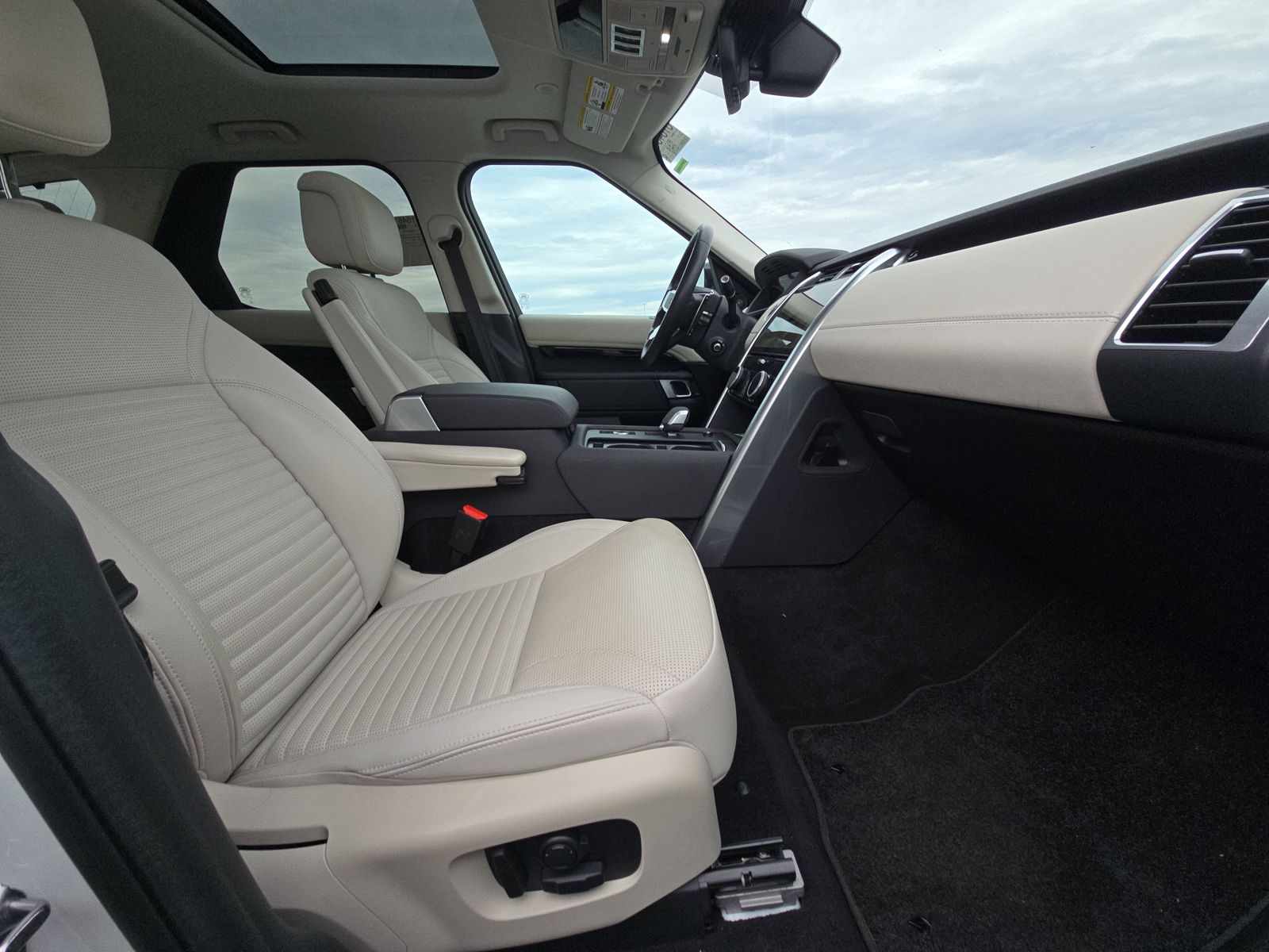 2024 Land Rover Discovery S AWD