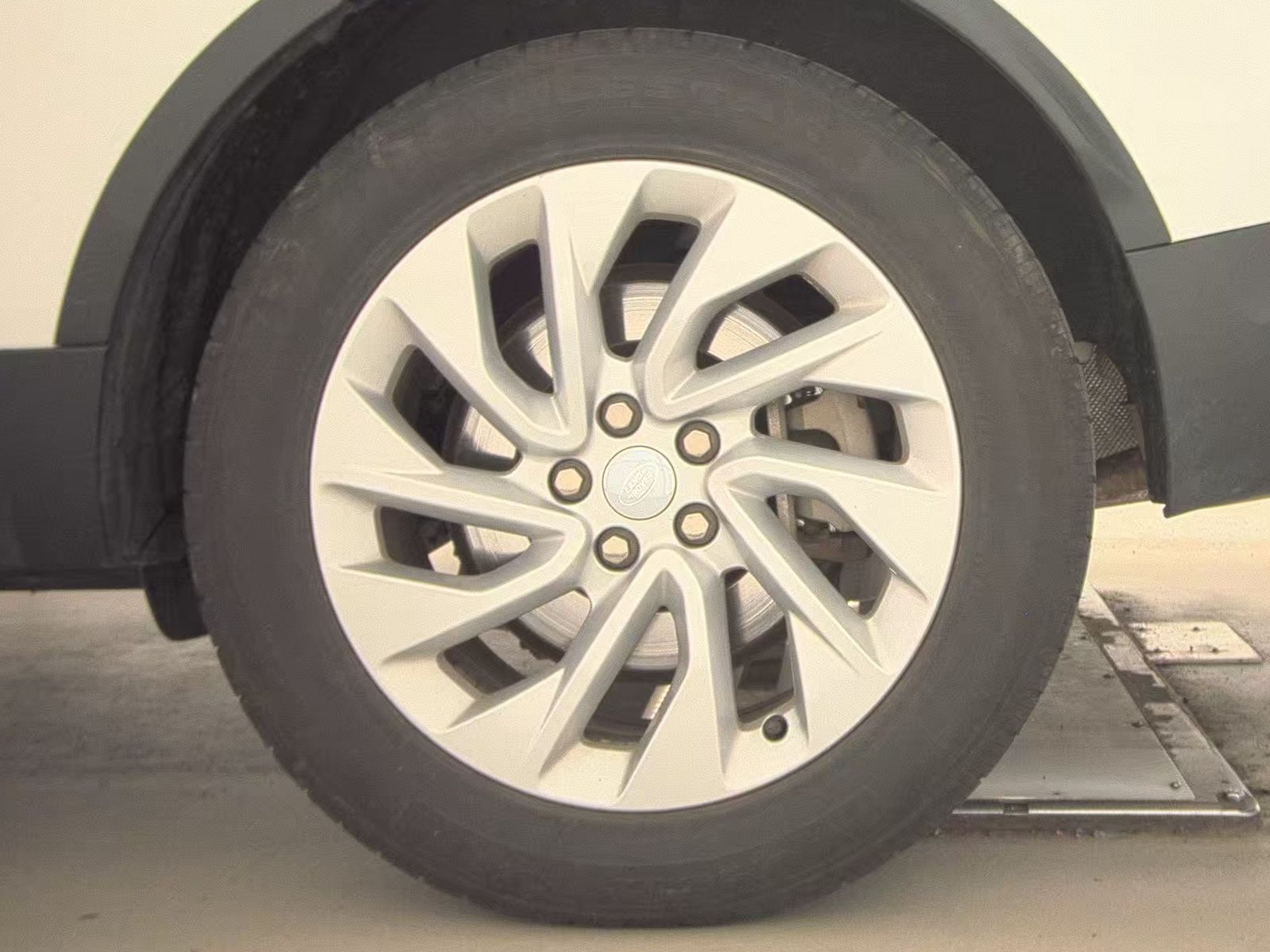 2024 Land Rover Discovery S AWD