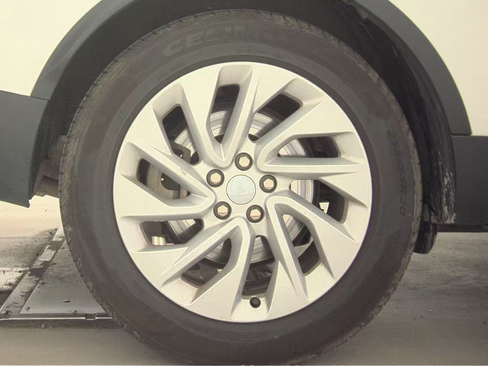 2024 Land Rover Discovery S AWD