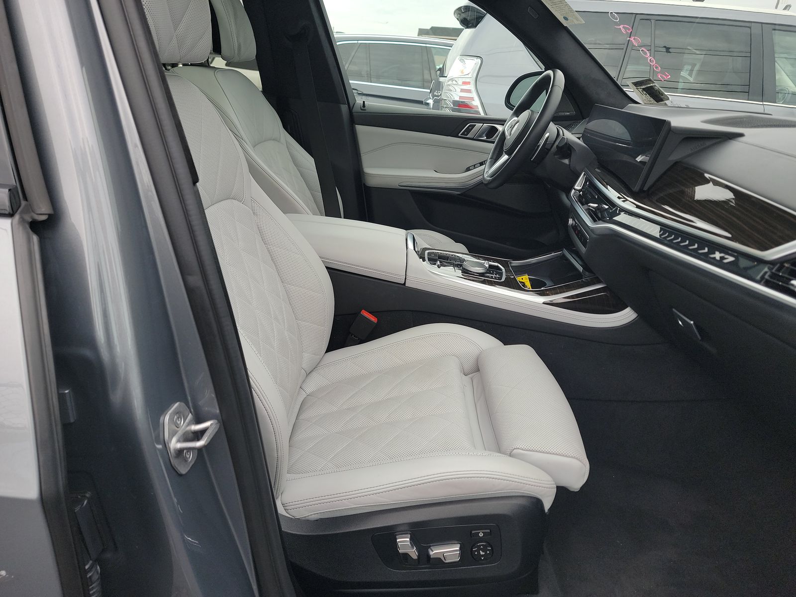 2023 BMW X7 xDrive40i AWD