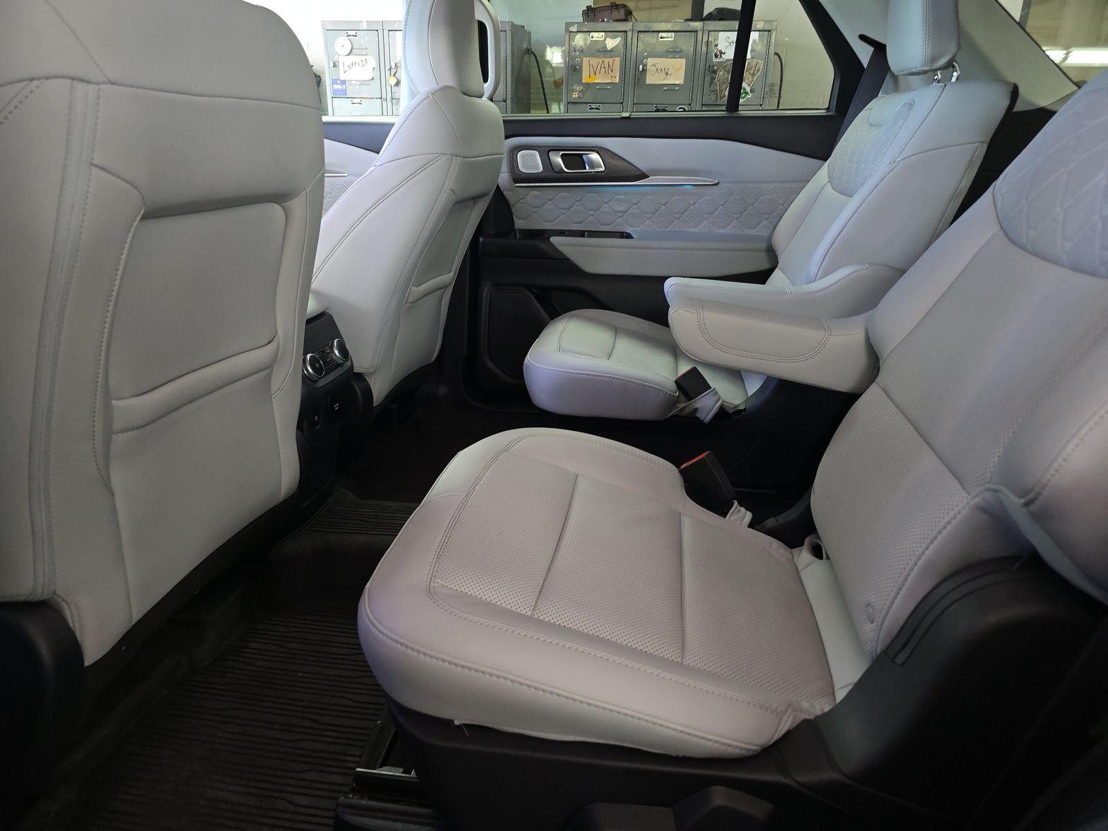 2025 Ford Explorer Platinum AWD