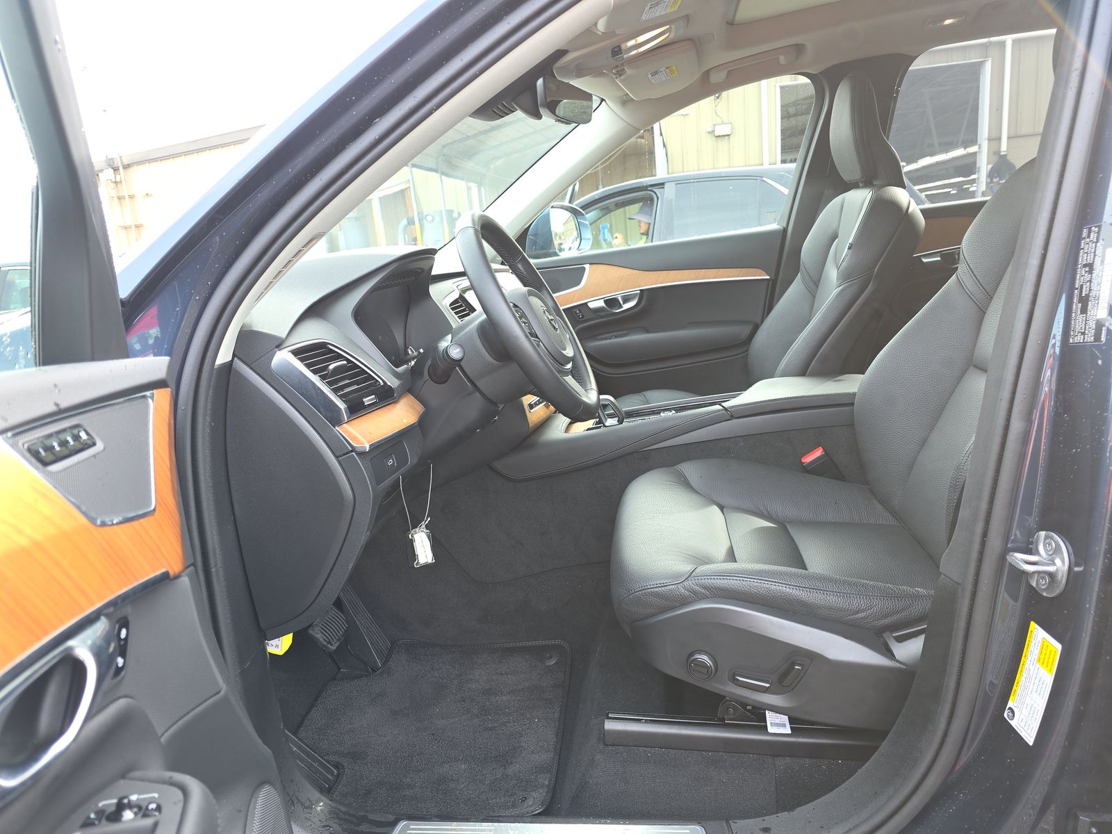 2025 Volvo XC90 B6 Plus AWD