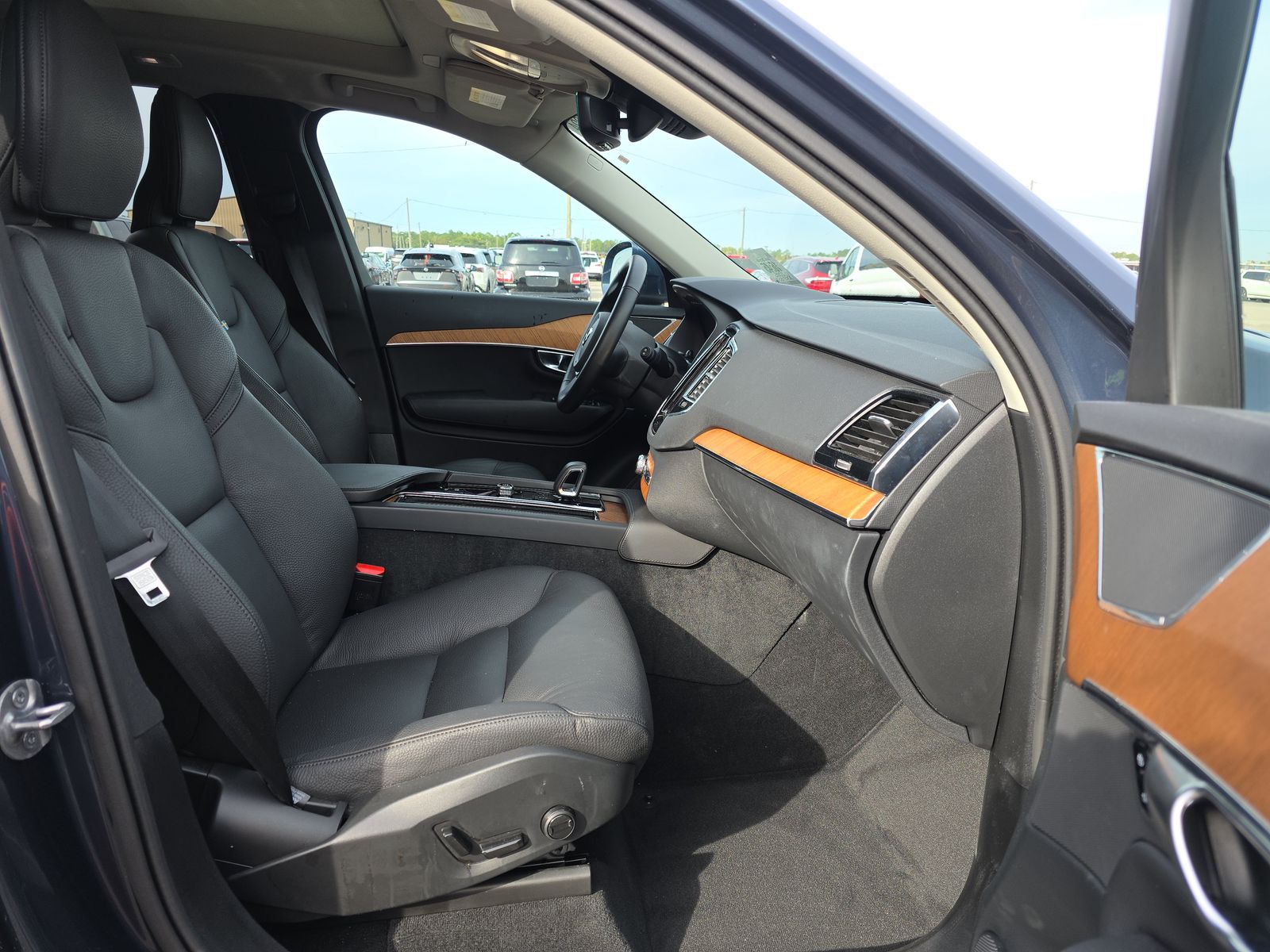 2025 Volvo XC90 B6 Plus AWD