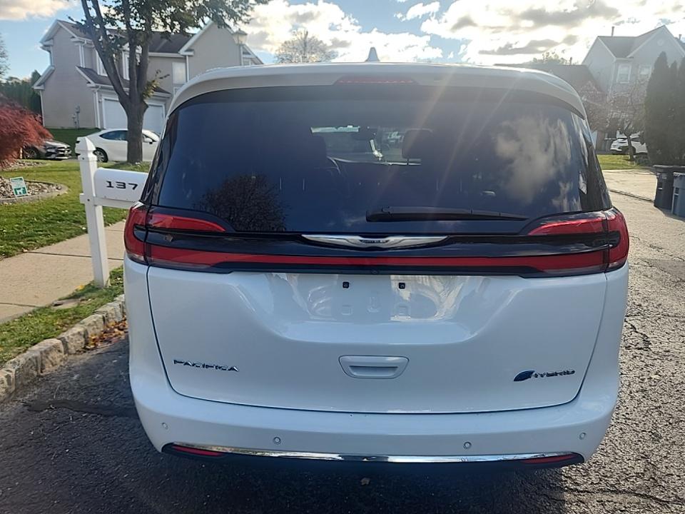 2022 Chrysler Pacifica Hybrid Touring L FWD