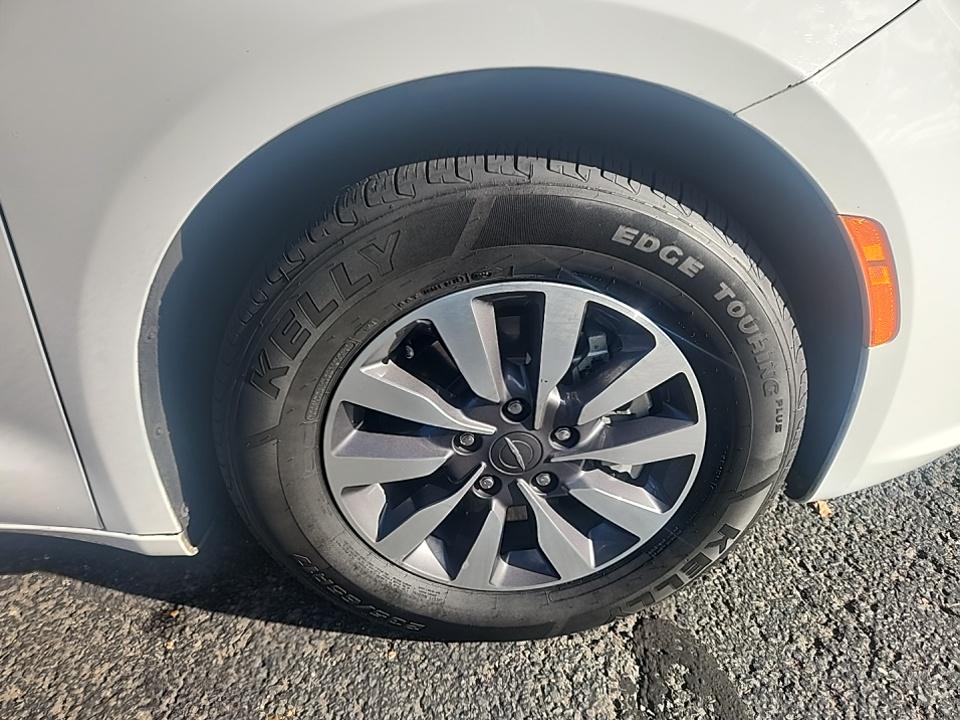 2022 Chrysler Pacifica Hybrid Touring L FWD