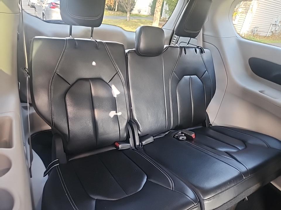 2022 Chrysler Pacifica Hybrid Touring L FWD