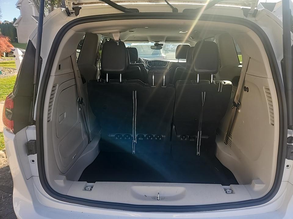 2022 Chrysler Pacifica Hybrid Touring L FWD