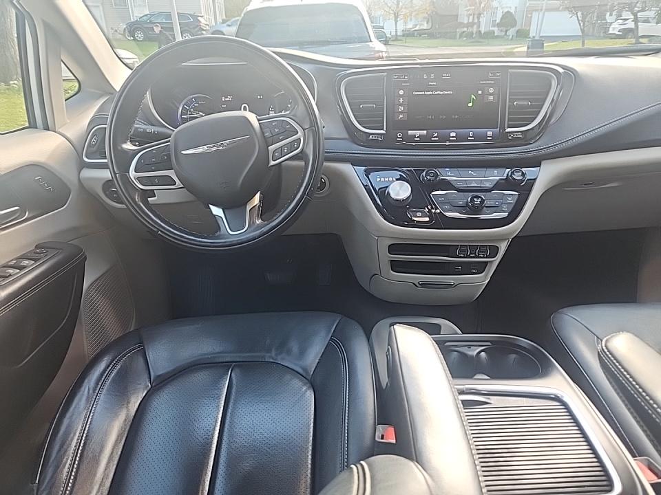 2022 Chrysler Pacifica Hybrid Touring L FWD