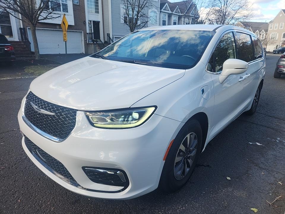 2022 Chrysler Pacifica Hybrid Touring L FWD