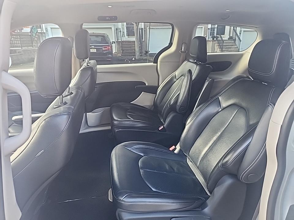 2022 Chrysler Pacifica Hybrid Touring L FWD