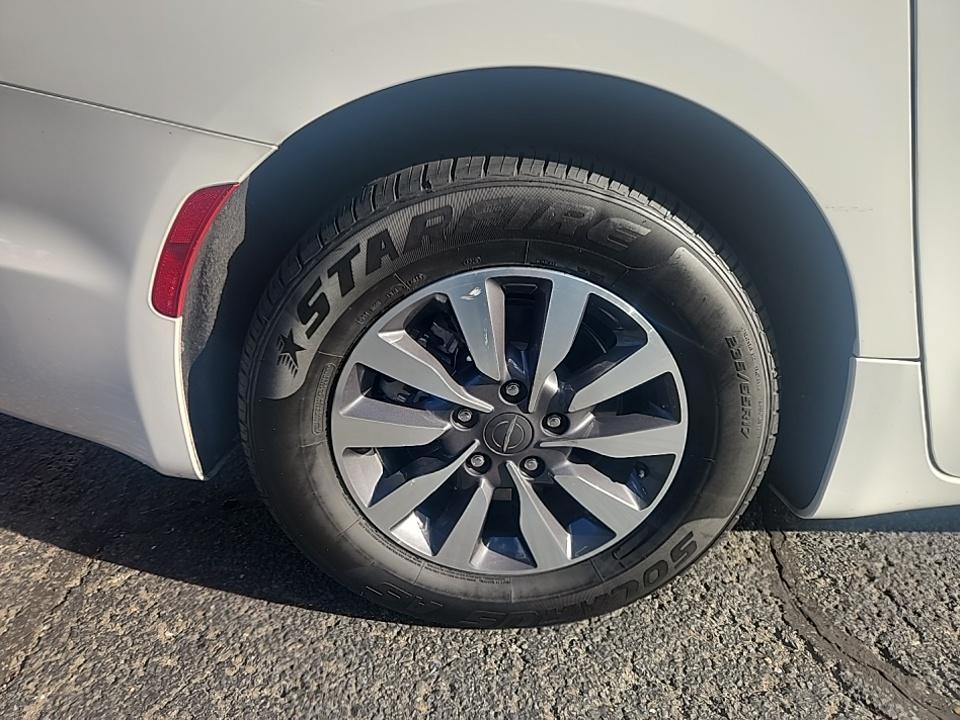 2022 Chrysler Pacifica Hybrid Touring L FWD