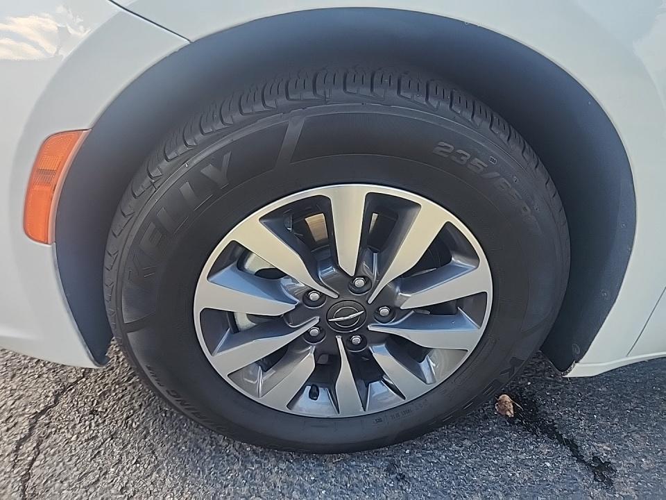 2022 Chrysler Pacifica Hybrid Touring L FWD