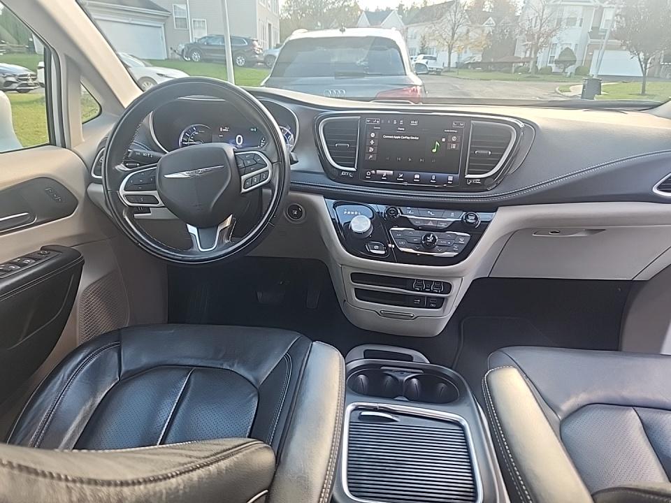 2022 Chrysler Pacifica Hybrid Touring L FWD