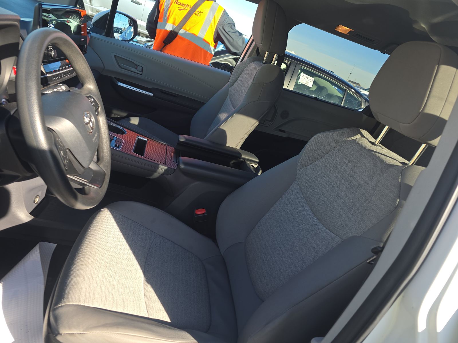 2024 Toyota Sienna LE FWD