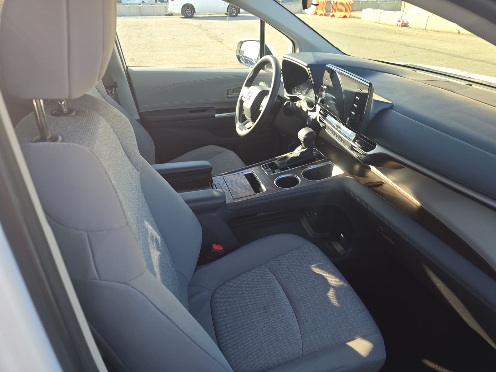 2024 Toyota Sienna LE FWD