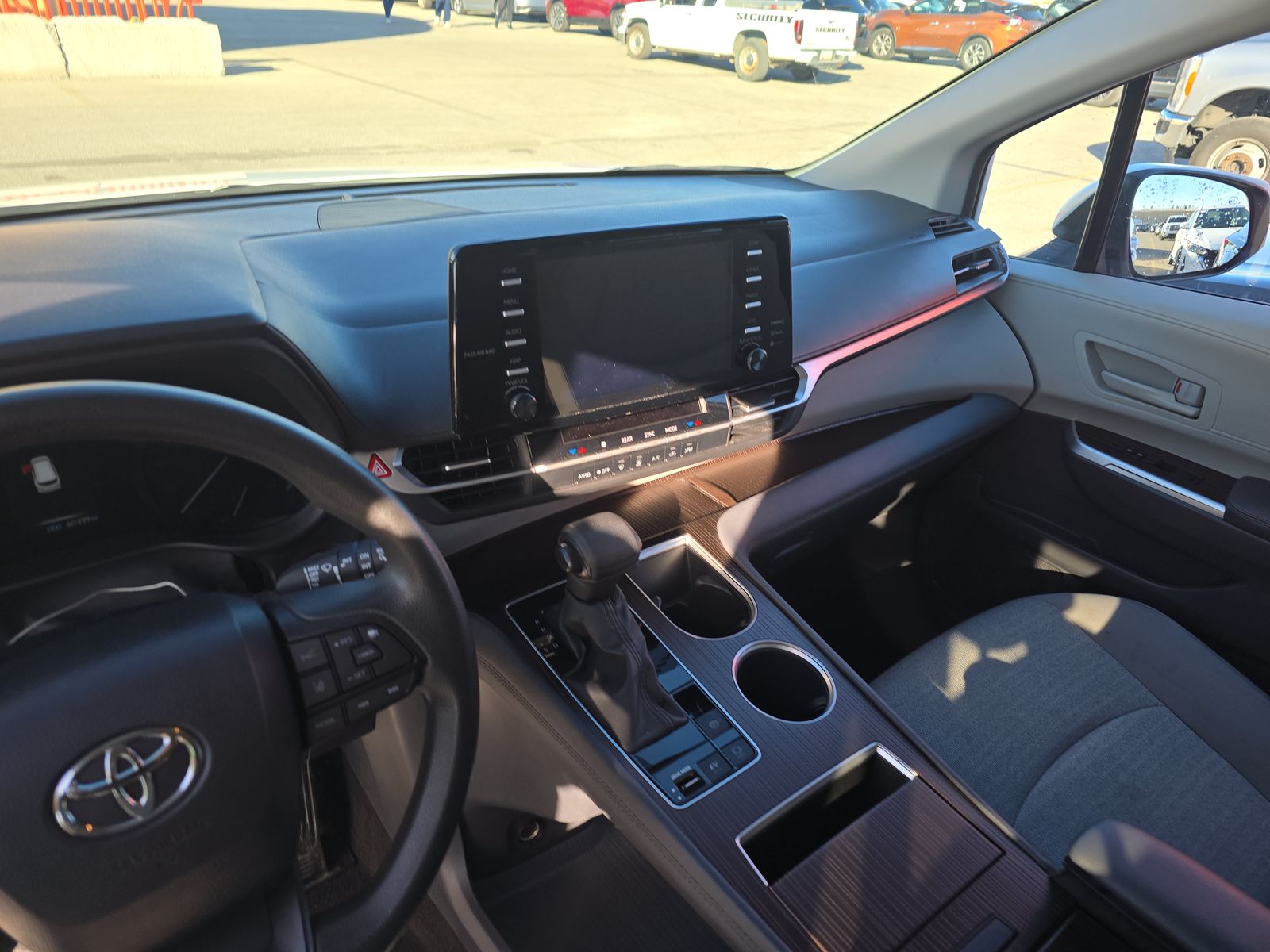 2024 Toyota Sienna LE FWD