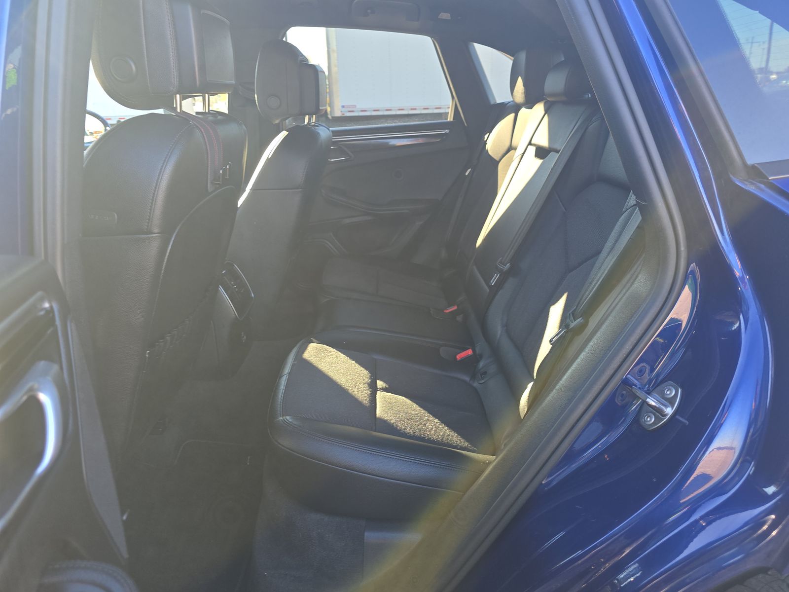 2023 Porsche Macan Base AWD