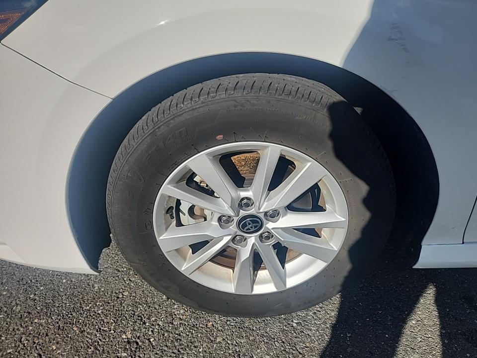 2025 Toyota Camry LE FWD