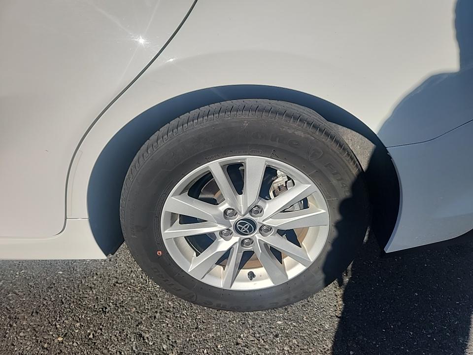 2025 Toyota Camry LE FWD