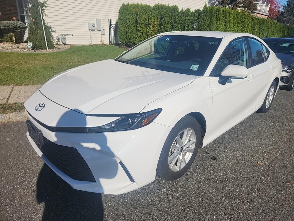 2025 Toyota Camry LE FWD