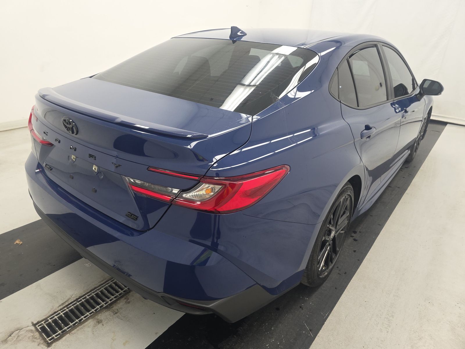 2025 Toyota Camry SE FWD