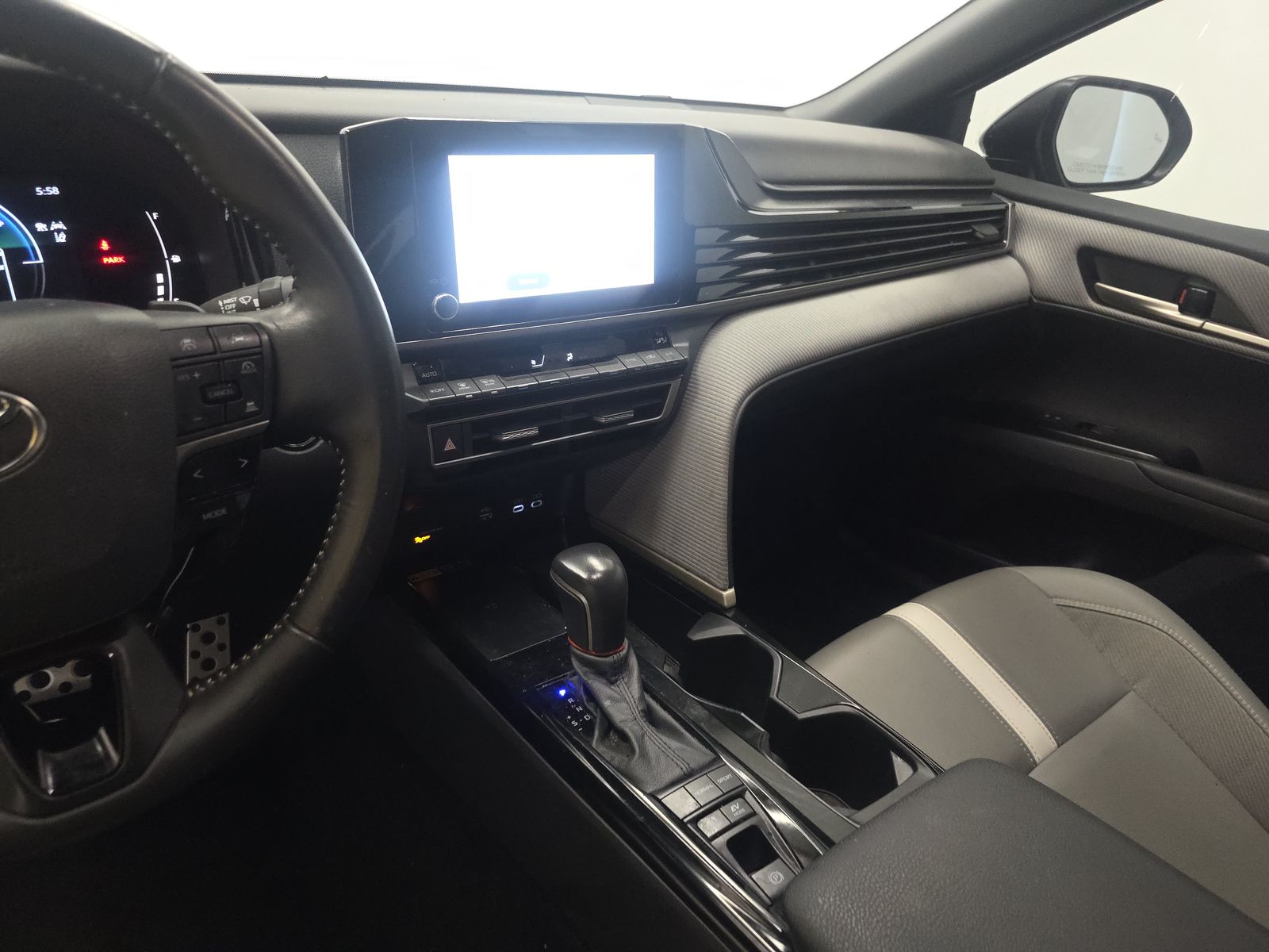 2025 Toyota Camry SE FWD