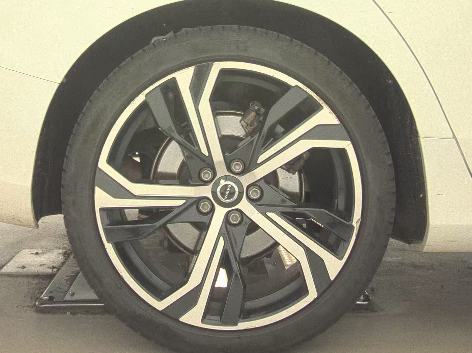 2024 Volvo S60 B5 Plus AWD