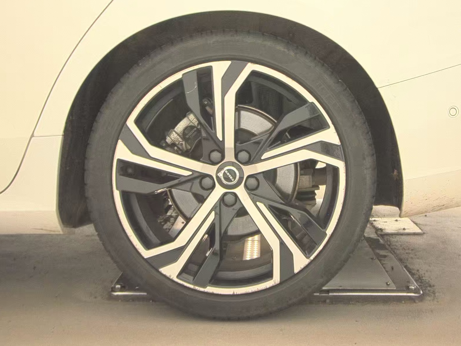 2024 Volvo S60 B5 Plus AWD