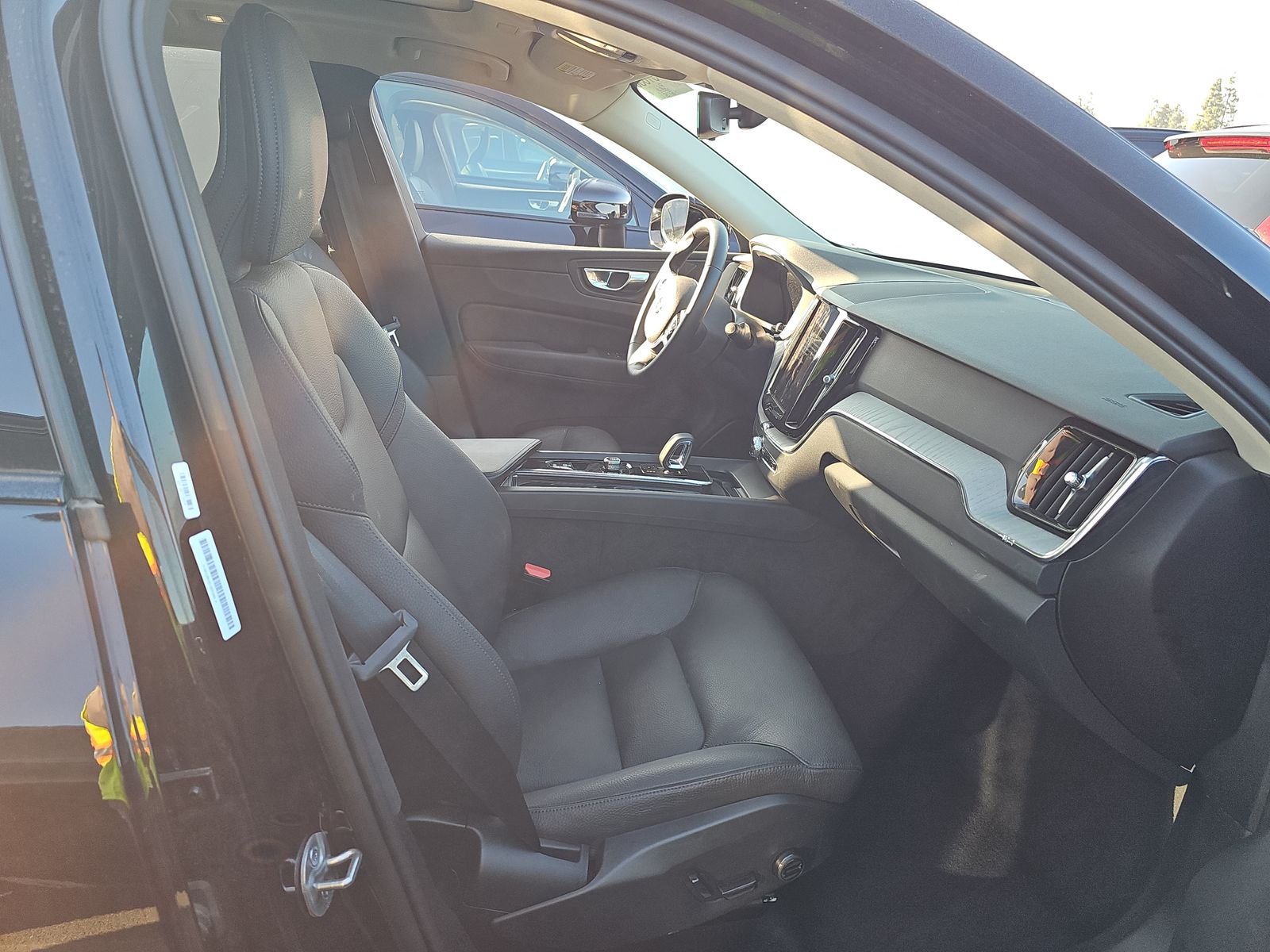 2025 Volvo XC60 B5 Plus AWD