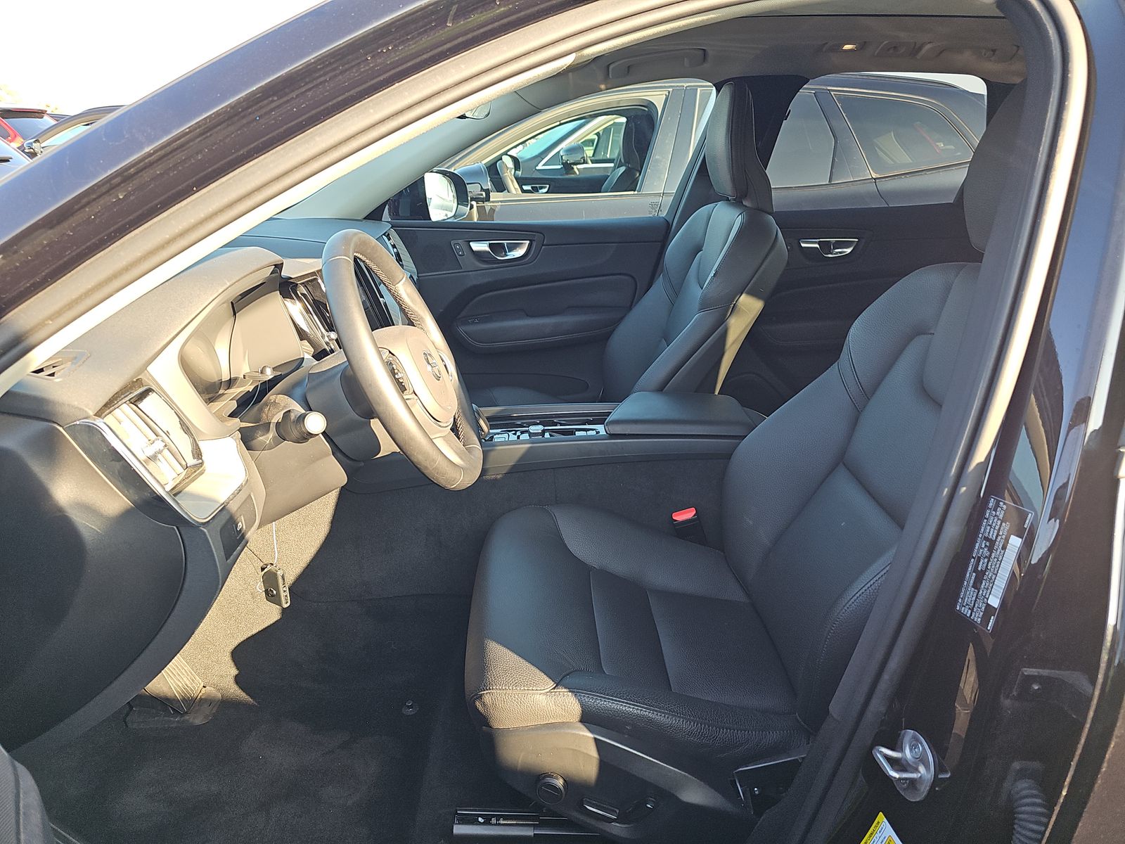 2025 Volvo XC60 B5 Plus AWD