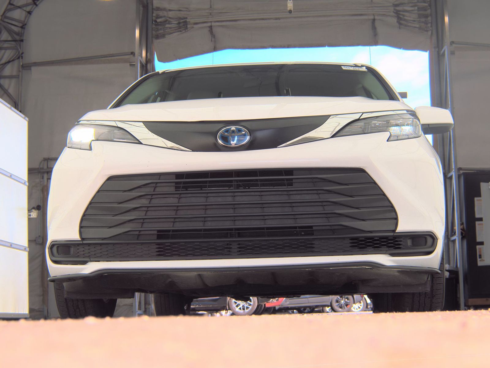 2024 Toyota Sienna LE FWD