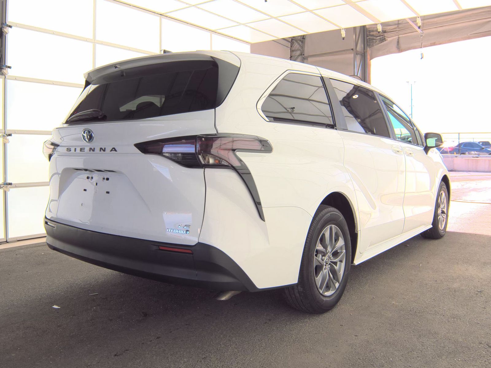 2024 Toyota Sienna LE FWD