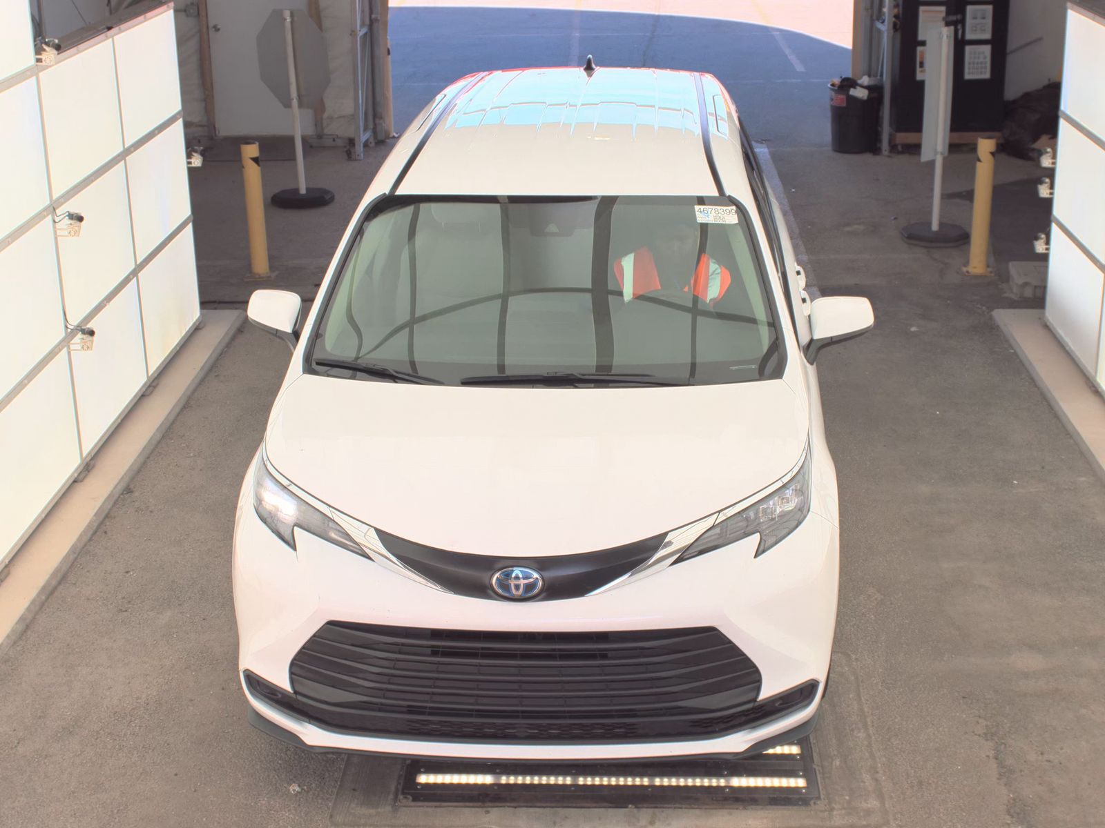 2024 Toyota Sienna LE FWD