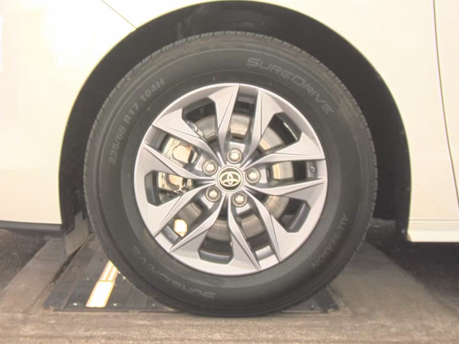 2024 Toyota Sienna LE FWD