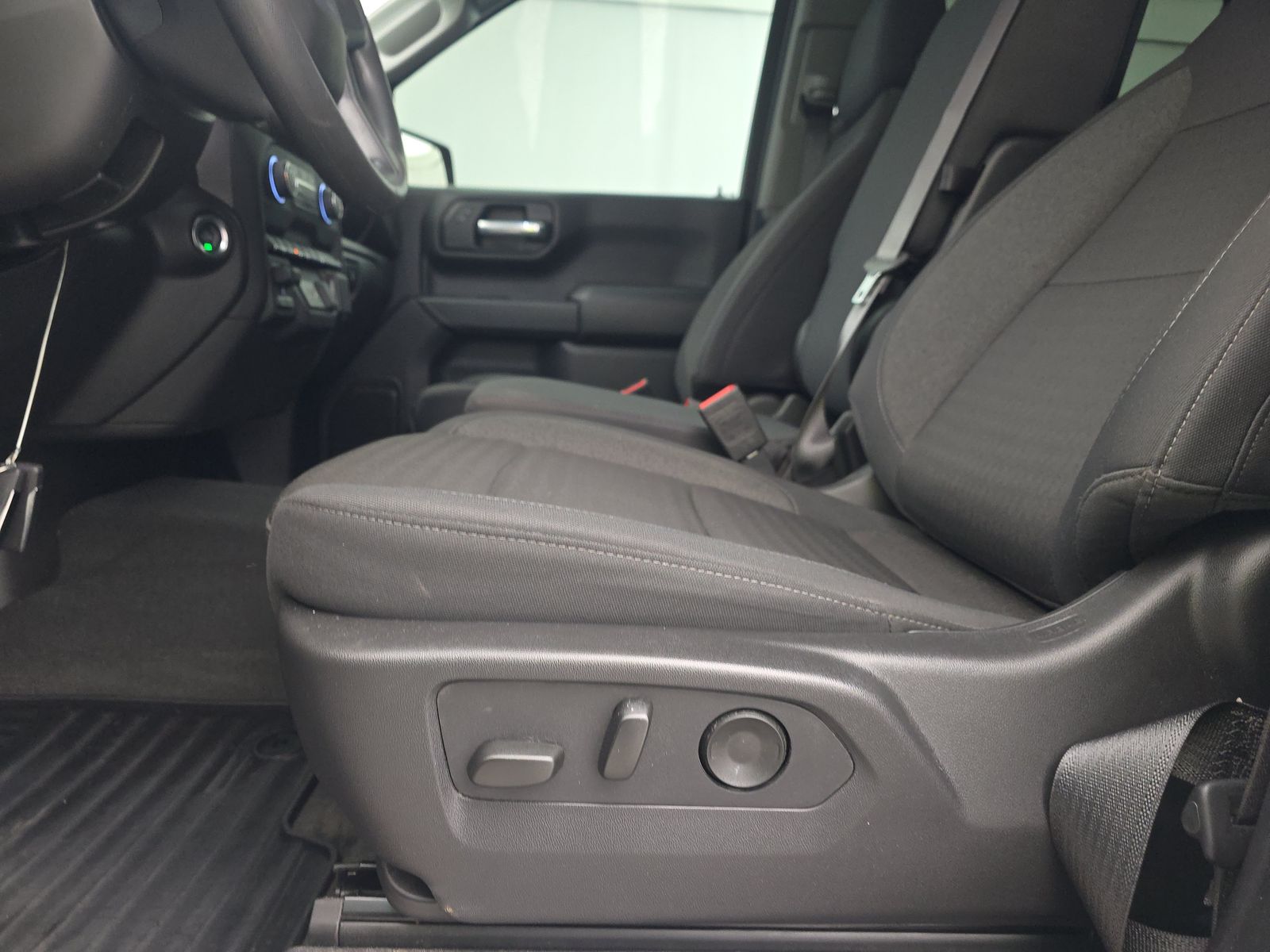 2025 Chevrolet Silverado 1500 Custom AWD