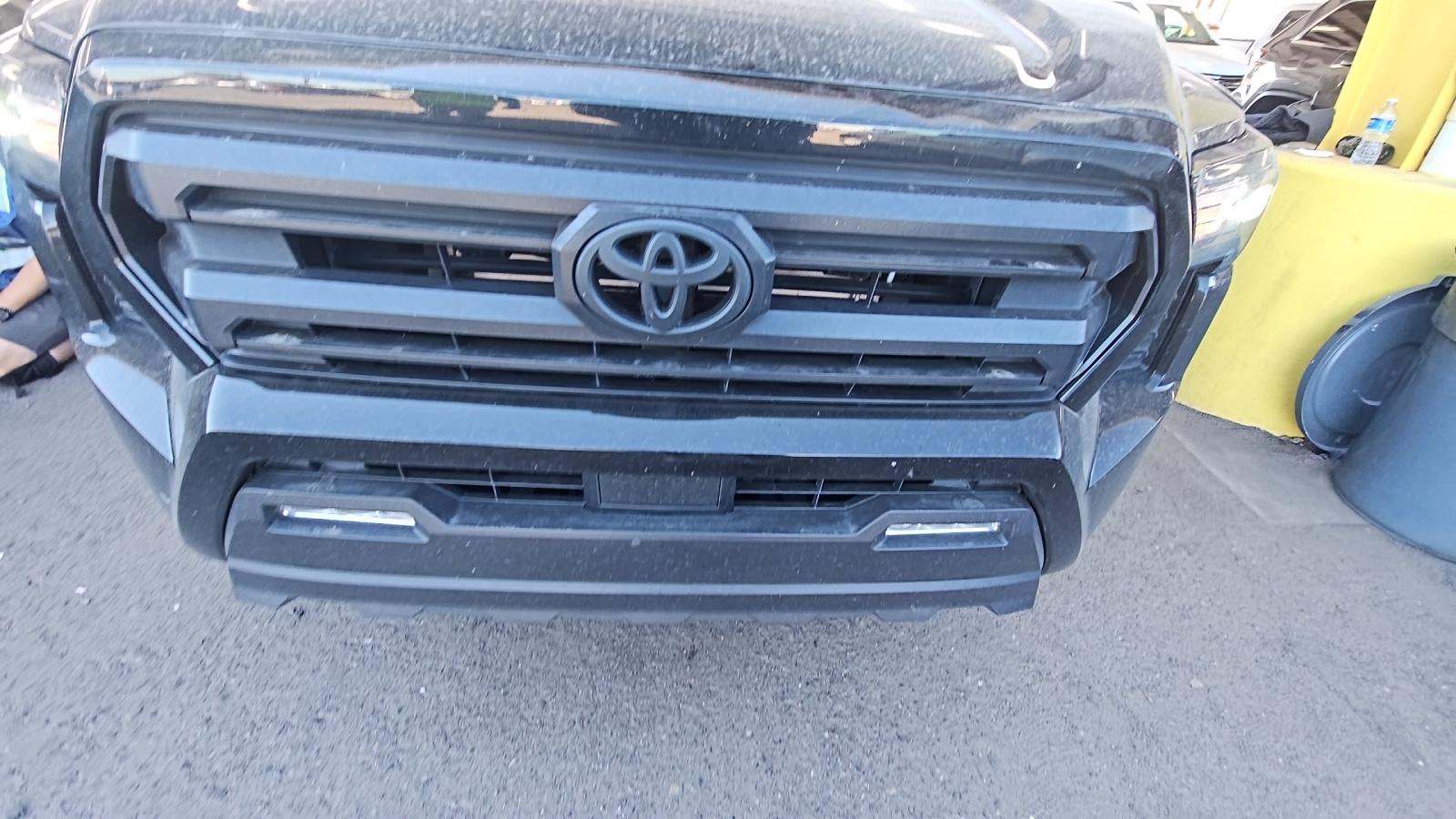 2024 Toyota Tacoma SR5 AWD