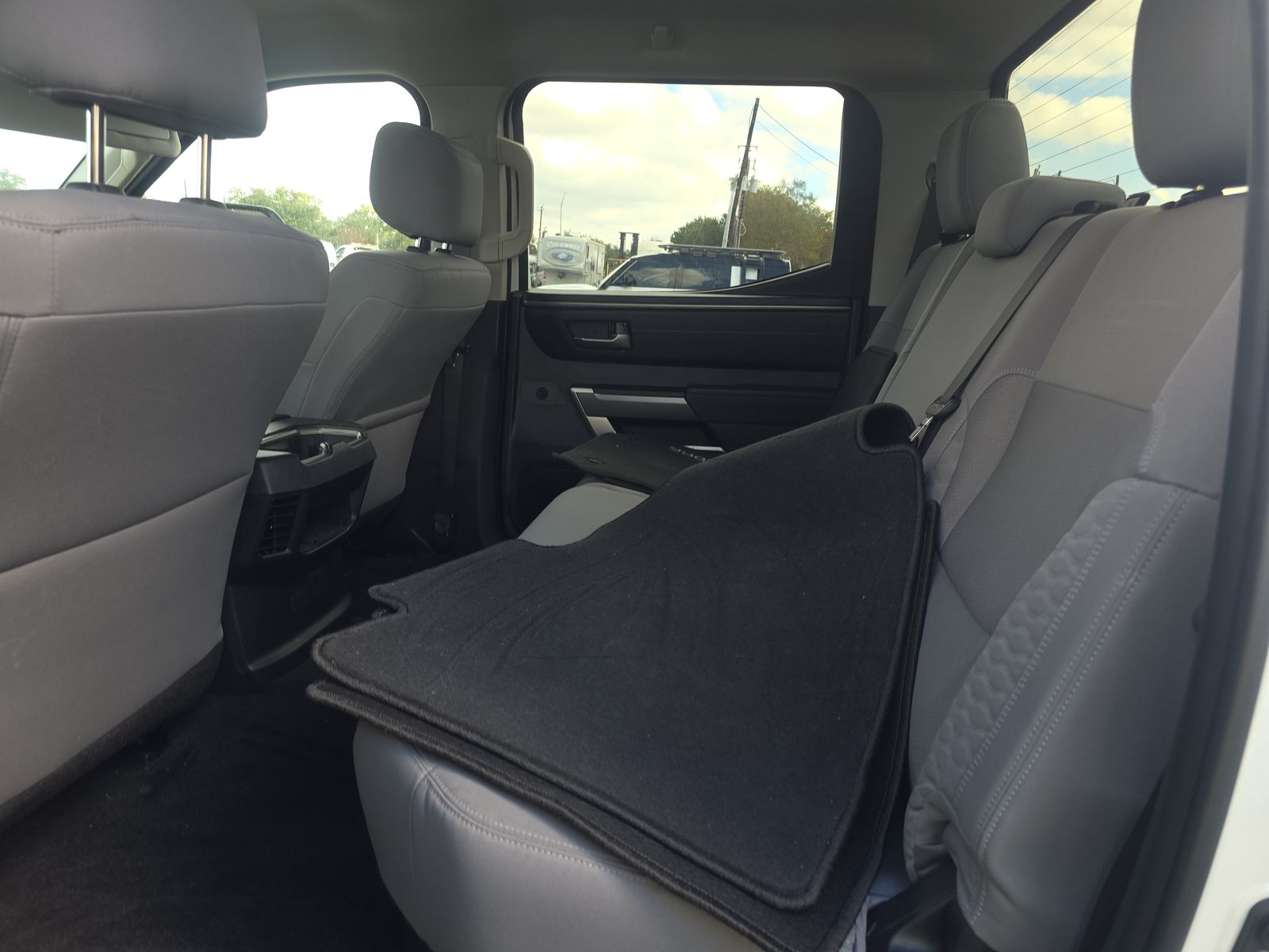 2022 Toyota Tundra SR5 AWD