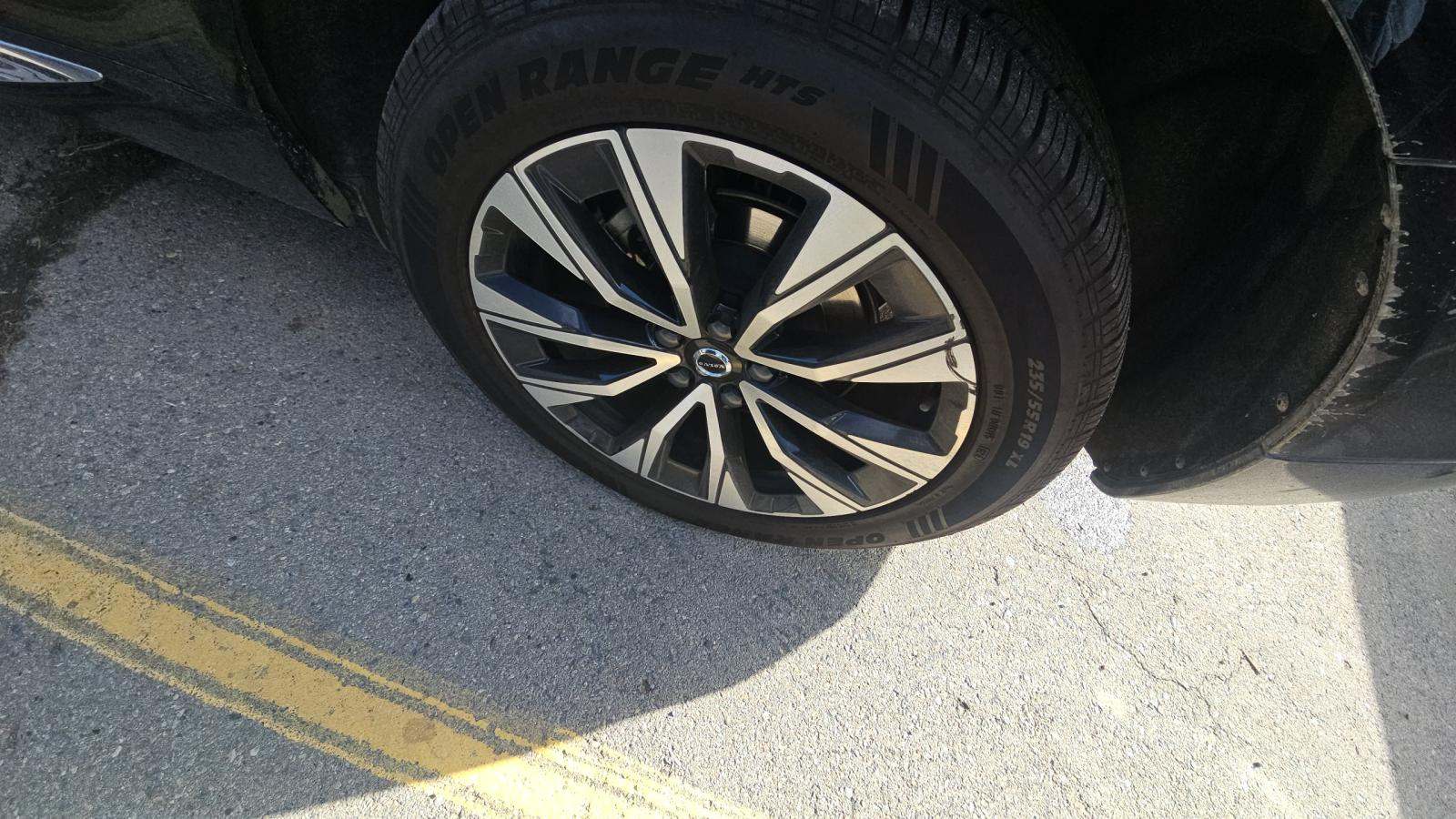 2023 Volvo XC60 B5 Plus AWD