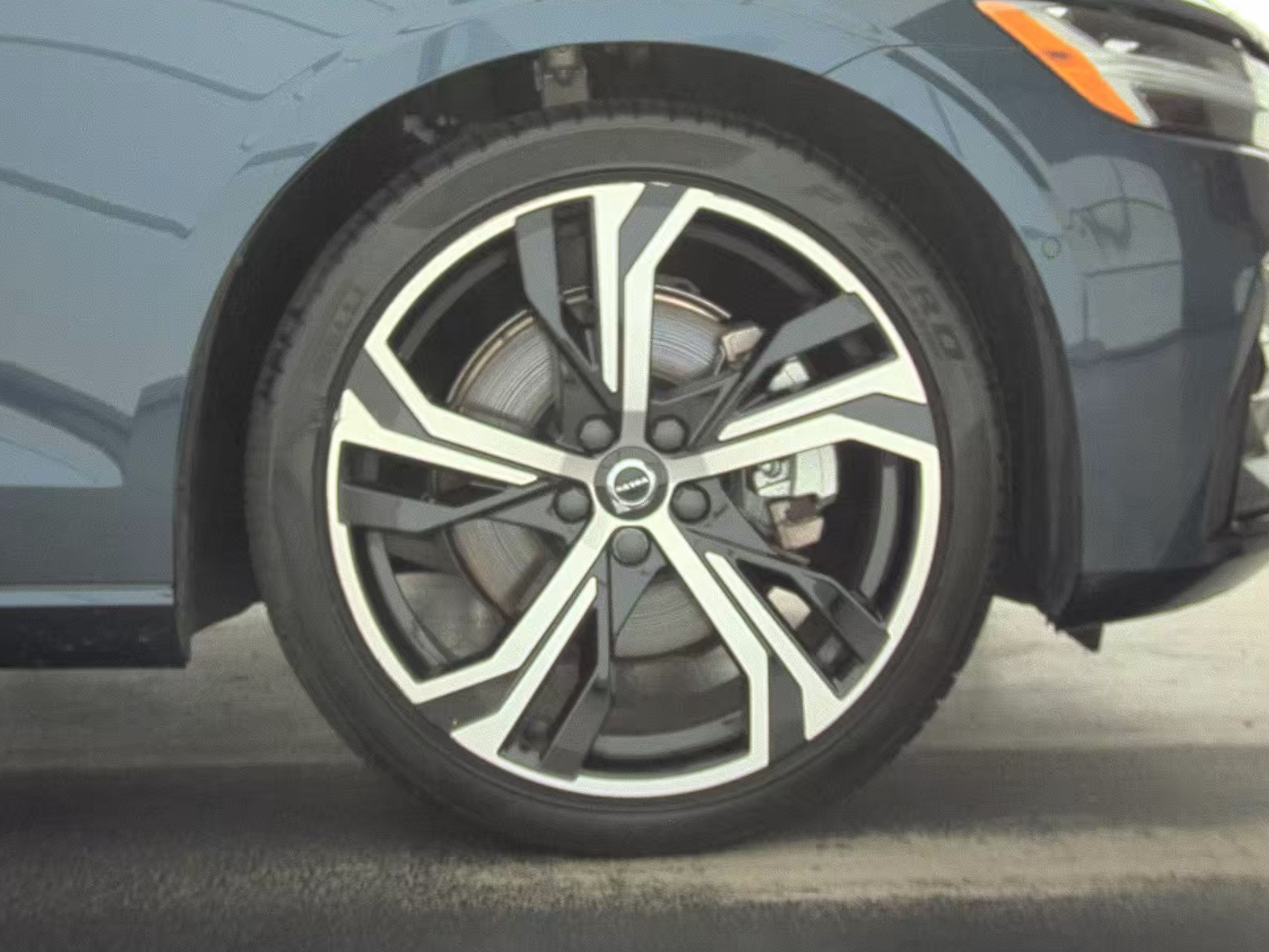 2024 Volvo S60 B5 Plus AWD