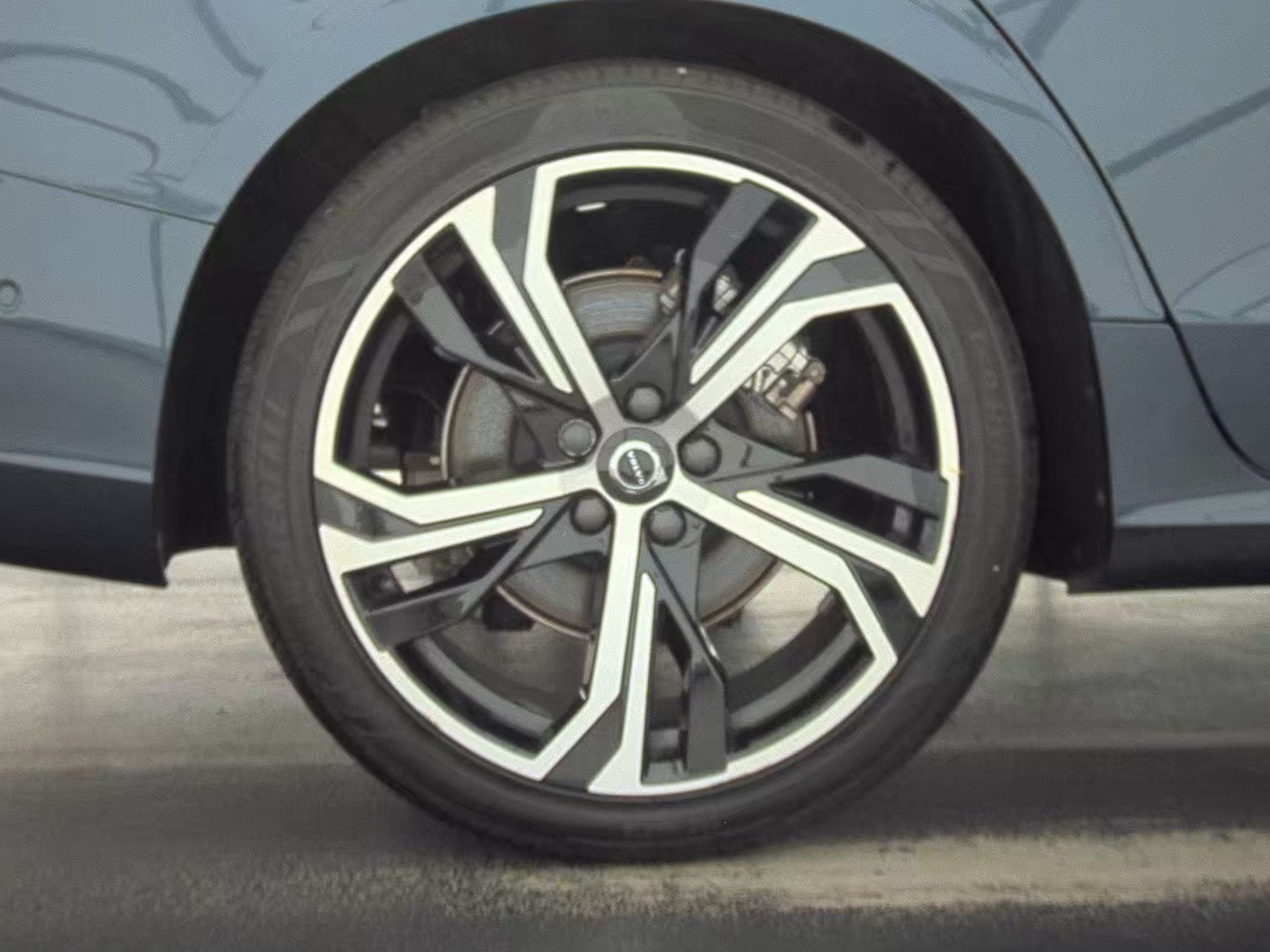 2024 Volvo S60 B5 Plus AWD