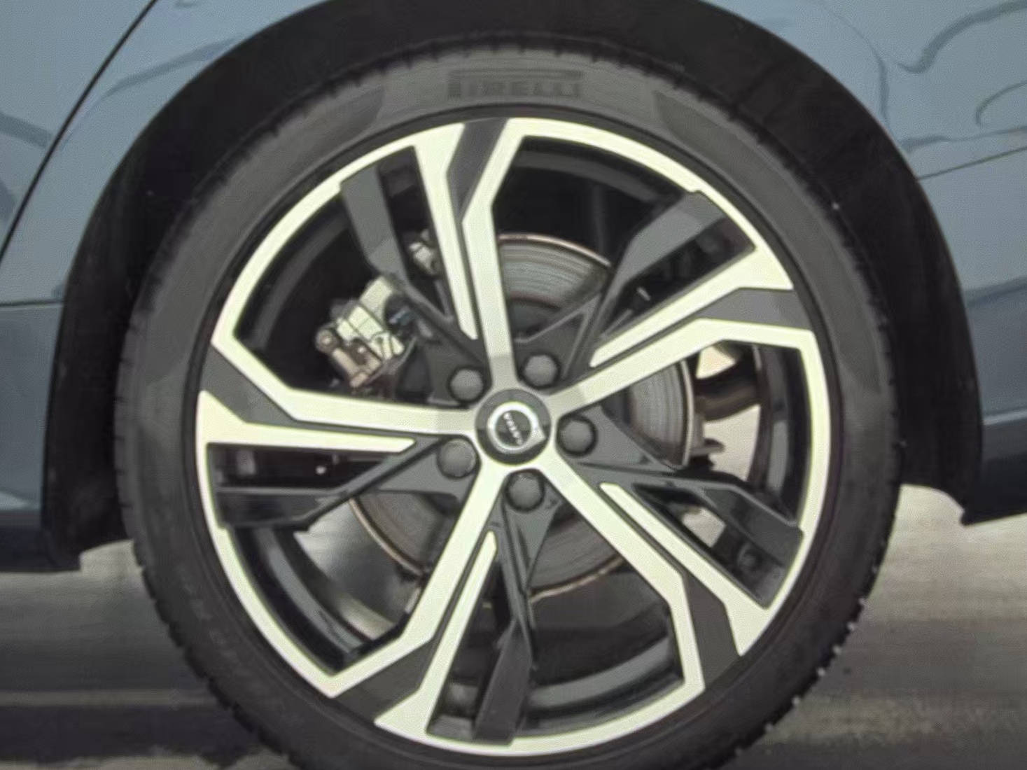 2024 Volvo S60 B5 Plus AWD