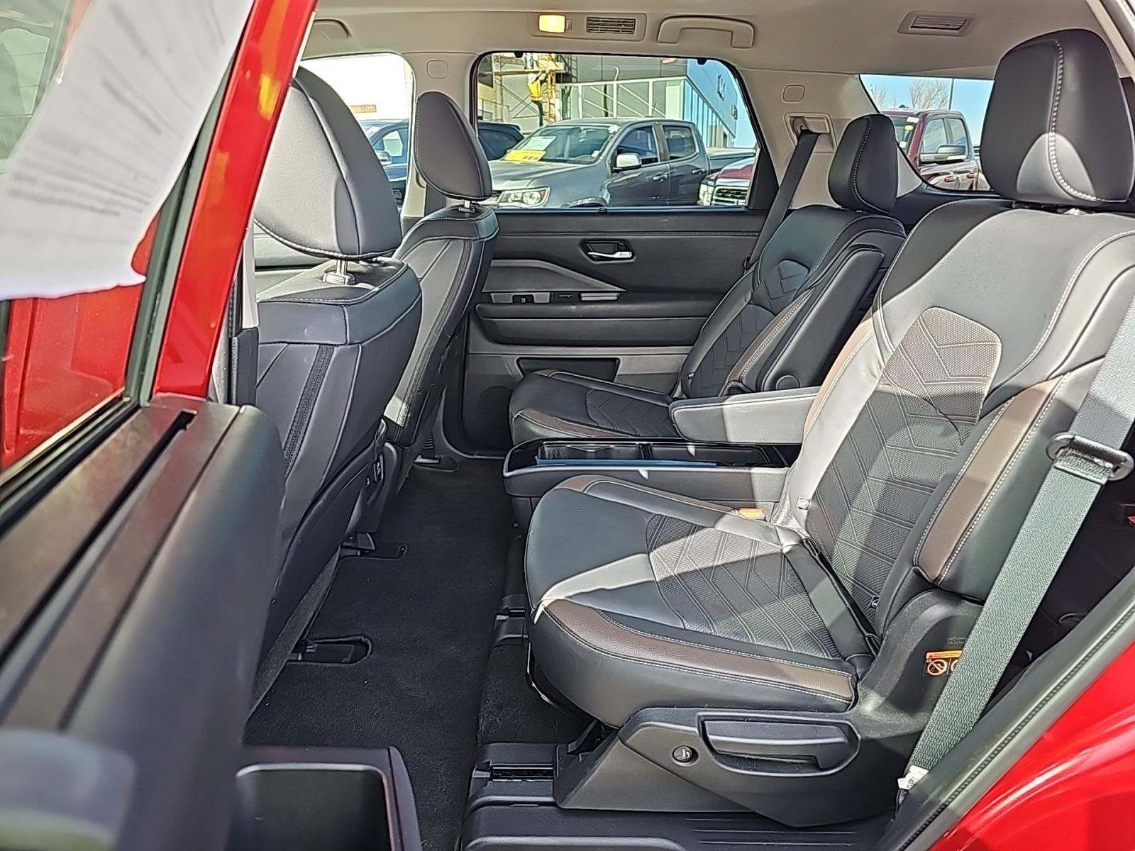 2024 Nissan Pathfinder Platinum AWD