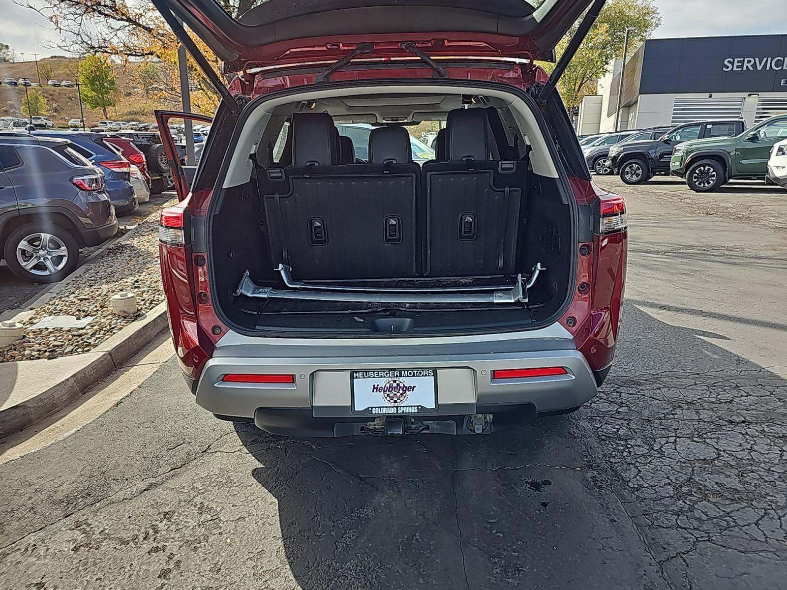 2024 Nissan Pathfinder Platinum AWD